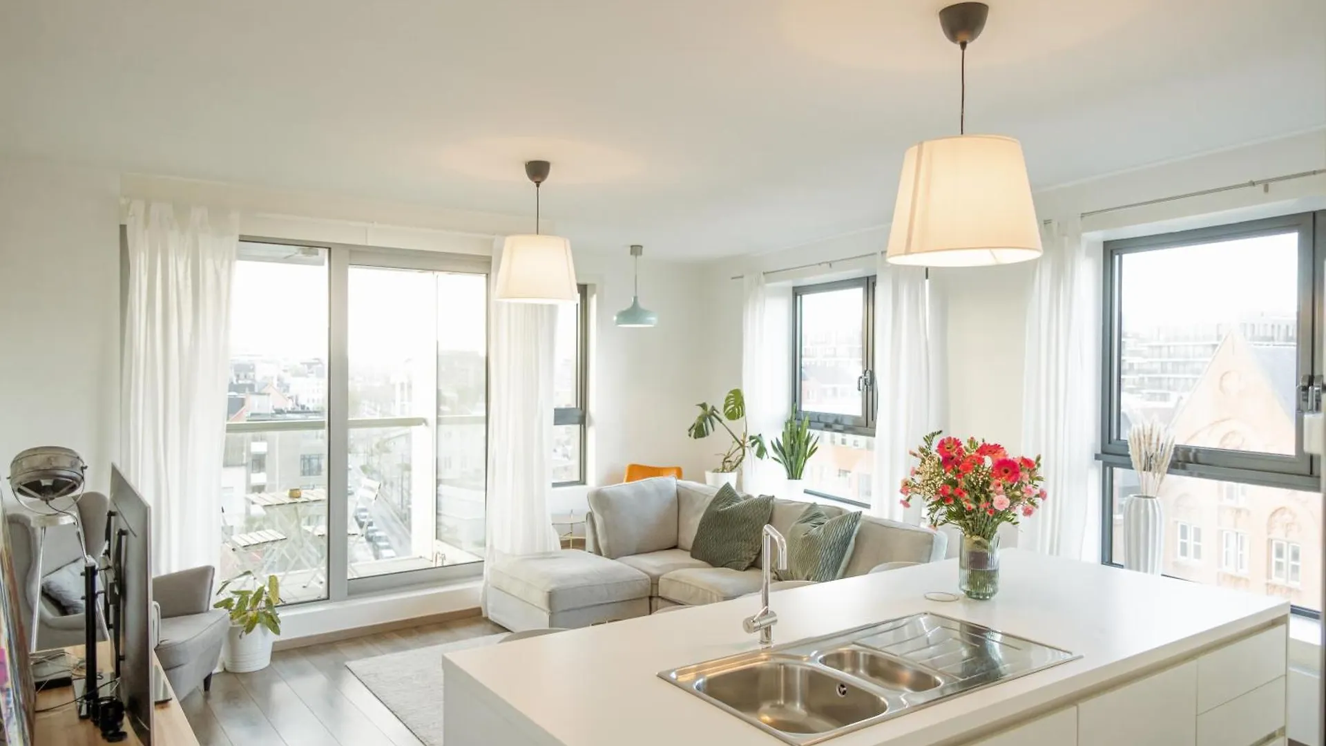 App Met Uitzicht Op 'T Mas En Ondergrondse Parking Apartment Antwerp Belgium