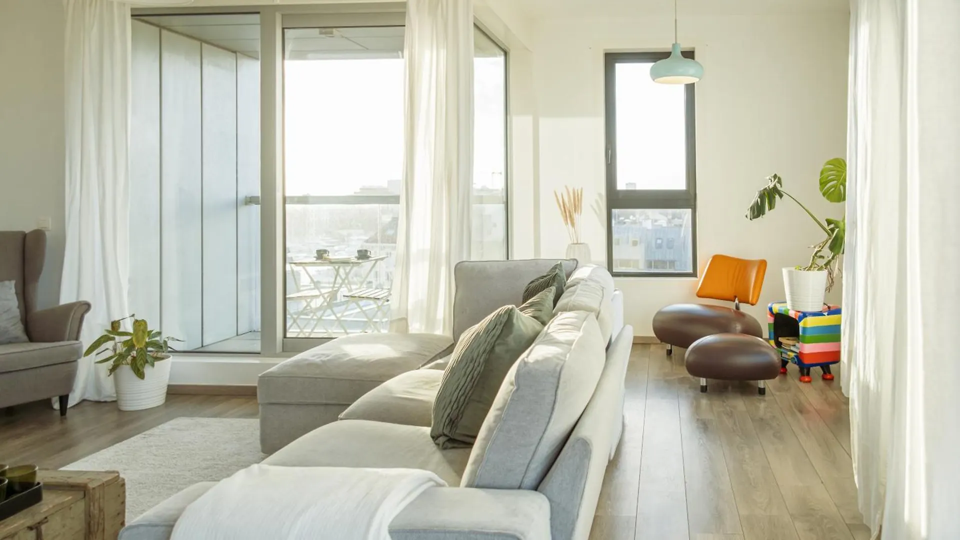 App Met Uitzicht Op 'T Mas En Ondergrondse Parking Apartment Antwerp Belgium