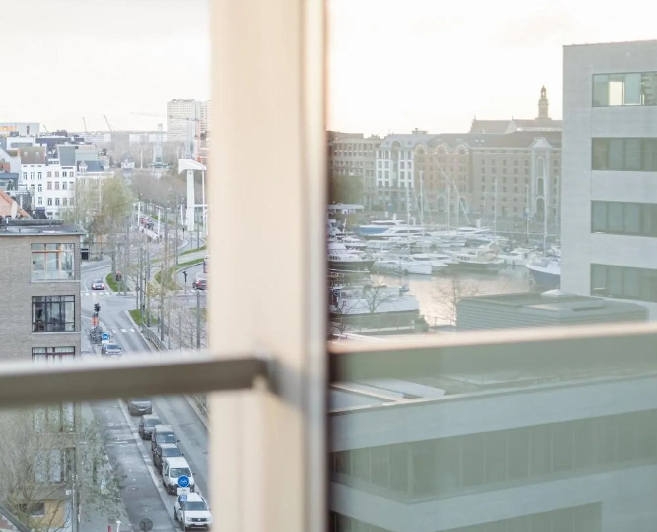 App Met Uitzicht Op 'T Mas En Ondergrondse Parking Apartment Antwerp Belgium